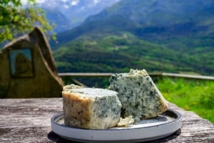 Bulnes: Excursie met kabelbaan en Cabrales kaasgrot in Picos de Europa