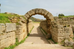 Fra Athen: 4-dages tur til Peloponnes, Delfi og Meteora