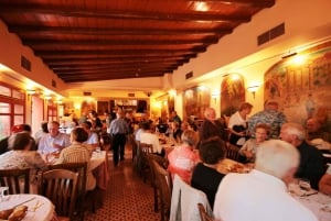 'Una notte ad Atene: Cena e musica sotto le stelle'