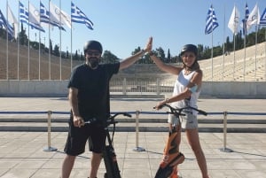Visite à pied de l'Acropole et hauts lieux d'Athènes en triporteur électrique