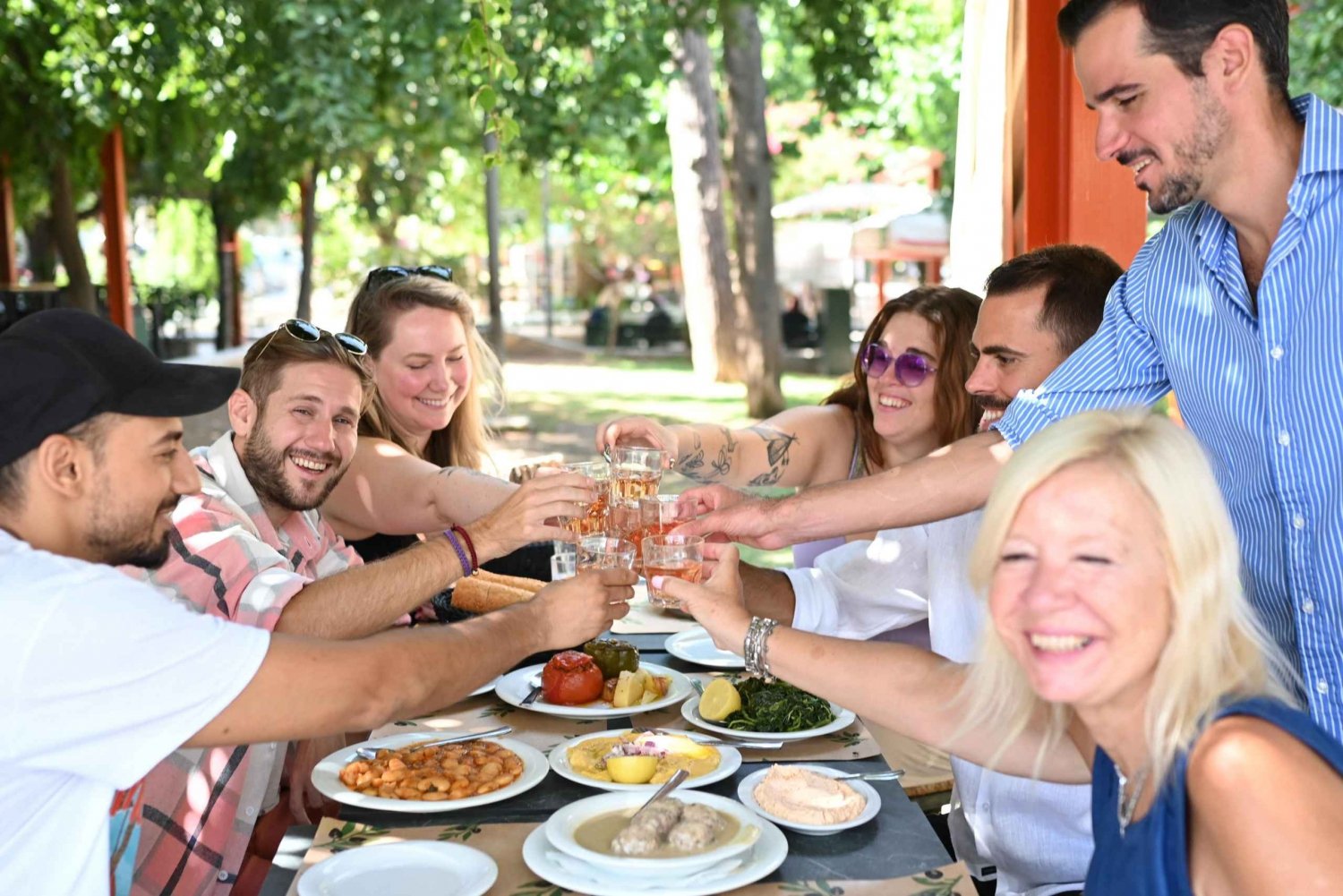Tour gastronômico alternativo e verdadeiramente autêntico em Atenas secreta
