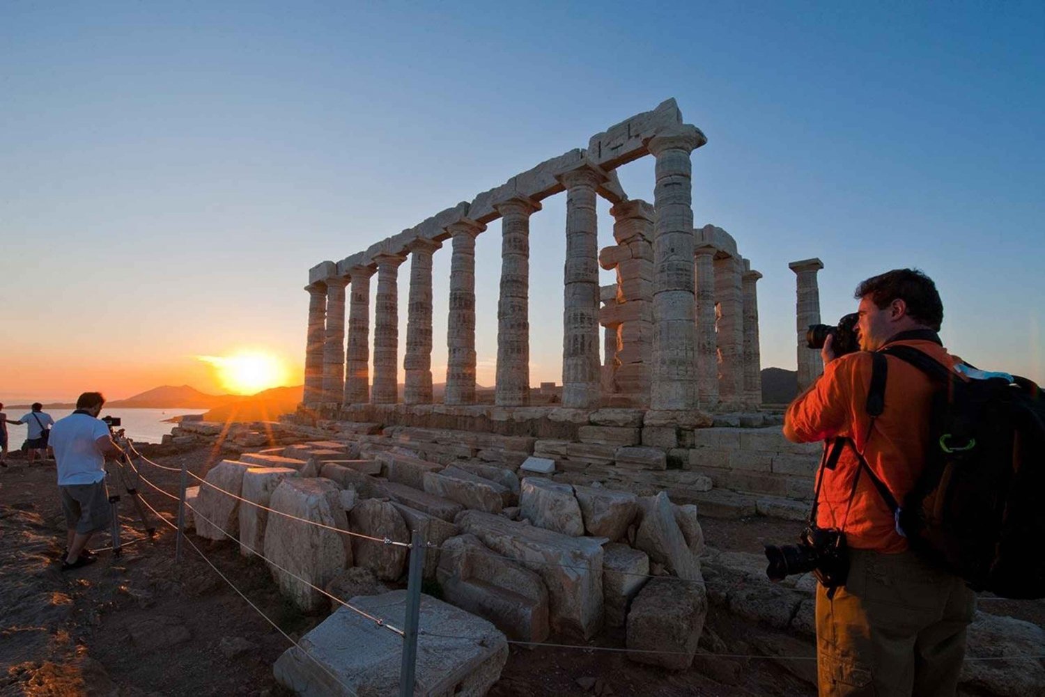 Het oude Korinthe en zonsondergang bij Tempel van Poseidon Kaap Sounio