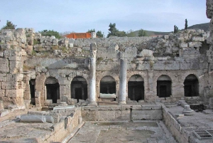La antigua Corinto y la puesta de sol en el Templo de Poseidón Cabo Sounio