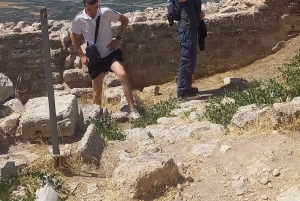 La antigua Corinto y la puesta de sol en el Templo de Poseidón Cabo Sounio