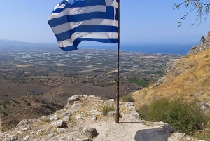 La antigua Corinto y la puesta de sol en el Templo de Poseidón Cabo Sounio