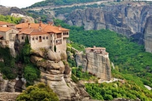 Athene: 2-Daagse Meteora Tour in het Spaans met Gids & Hotel