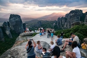 Atene: Tour di 2 giorni di Meteora in spagnolo con guida e hotel