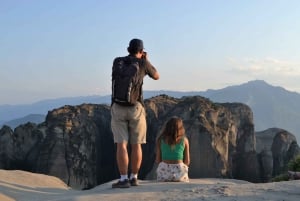 Athens: 2-Day Meteora Tour in Spanish with Guide & Hotel