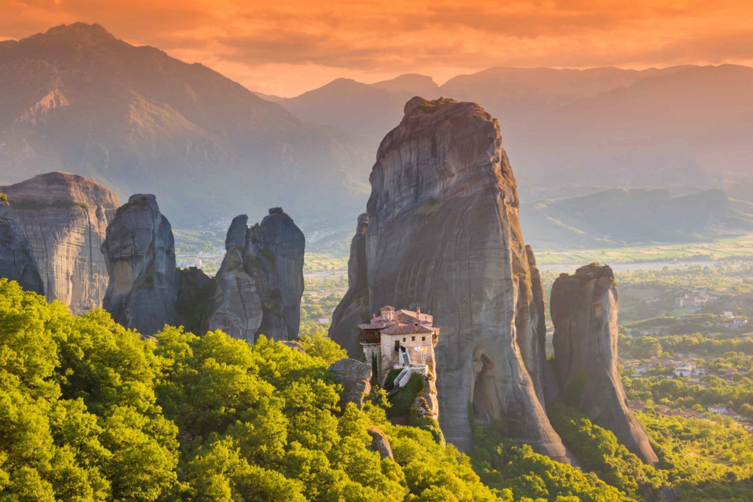 Athens: 3-Day Trip to Meteora by Train with Hotel & Museum