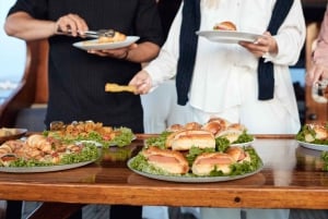 アテネ：3時間サンセットクルーズ（泳ぎの休憩、軽食、ドリンク付き）