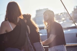 アテネ：3時間サンセットクルーズ（泳ぎの休憩、軽食、ドリンク付き）