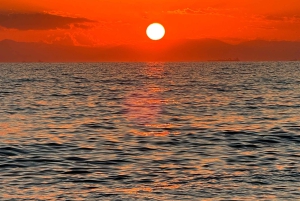 アテネ：3時間サンセットクルーズ（泳ぎの休憩、軽食、ドリンク付き）