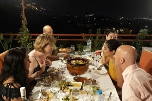 Atenas: Comida de 6 platos de cocina griega en la azotea con vino