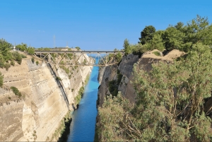アテネ発：サントリーニ島、ペロポネソス、メテオラ（中国語）7日間ツアー
