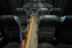 Ateenan lentokentältä Piraeuksen risteilysatamaan VIP Mercedes minibussi