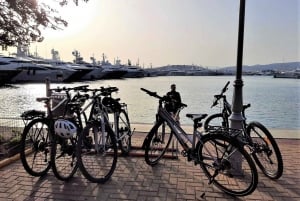 Atenas: Passeio de bicicleta pelos bairros autênticos e pela praia