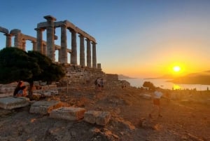 Aten: Buss med blå Hop-on-Hop-off-buss och solnedgång i Cape Sounion