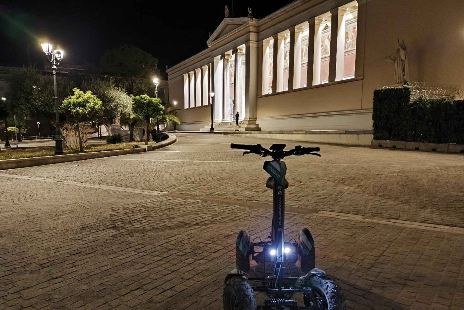 Visite nocturne d'Athènes en scooter électrique à quatre roues
