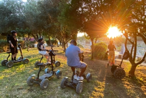 Visite nocturne d'Athènes en scooter électrique à quatre roues