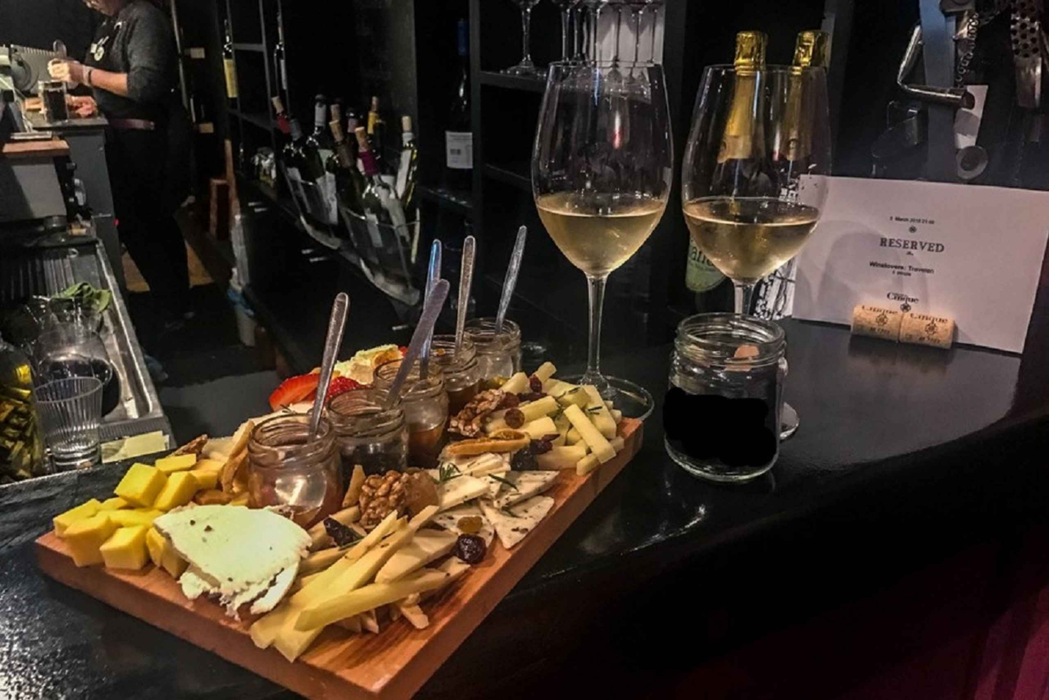 Athen bei Nacht: Sightseeing, Spirituosen und Essen