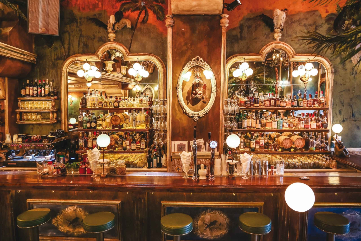 Athen bei Nacht: Sightseeing, Spirituosen und Essen