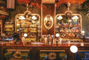 Athen bei Nacht: Sightseeing, Spirituosen und Essen