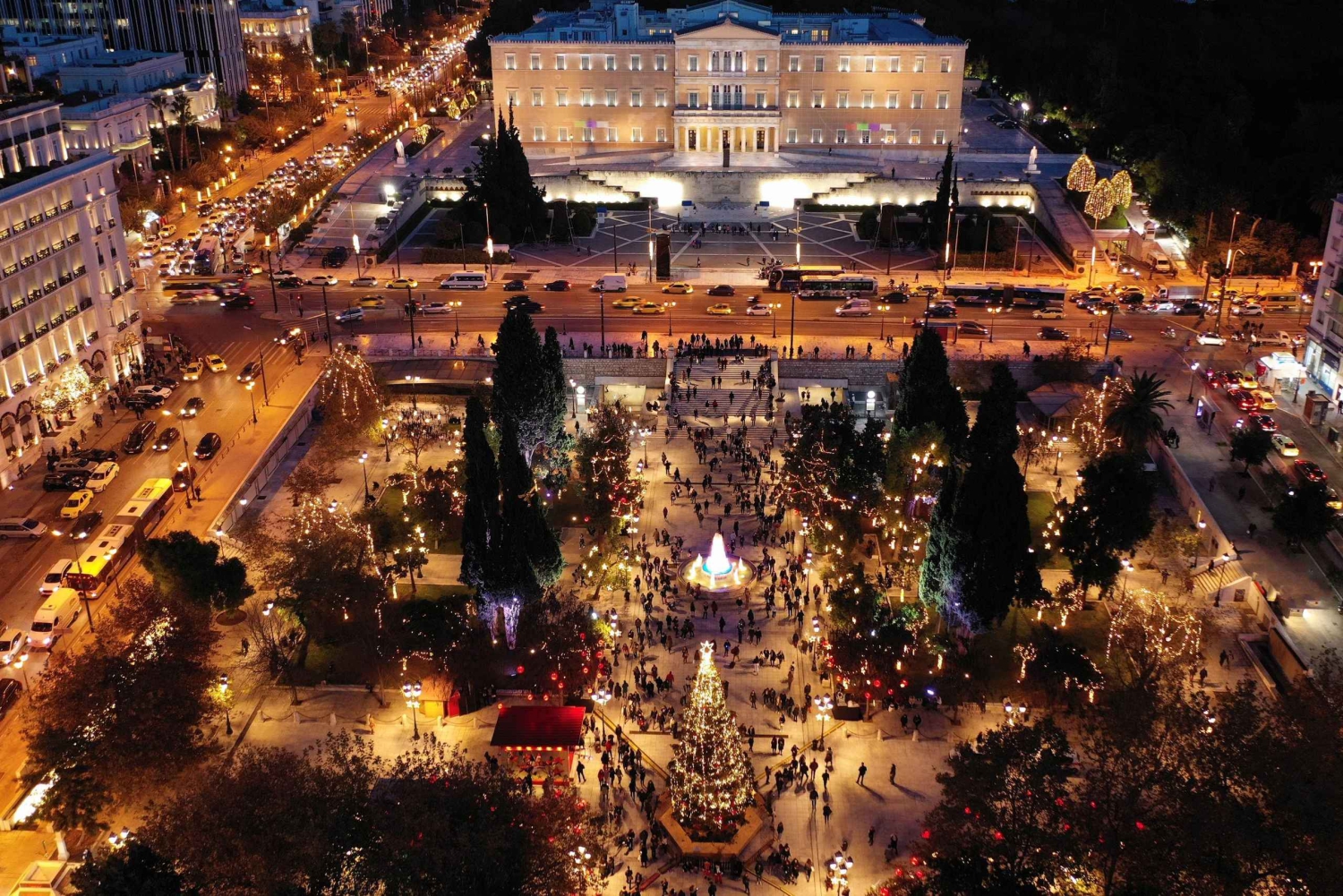 Афины ночью: пешеходная экскурсия для небольшой группы | Ужин включен