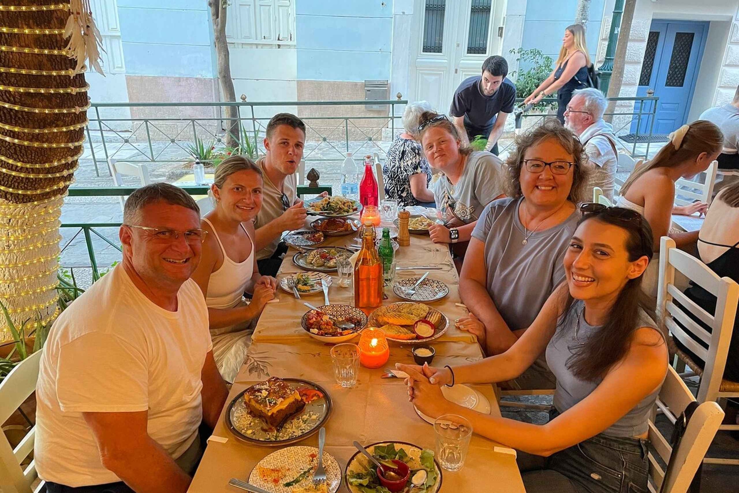 Афины ночью: пешеходная экскурсия для небольшой группы | Ужин включен