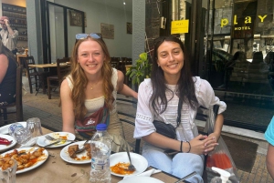 Афины ночью: пешеходная экскурсия для небольшой группы | Ужин включен