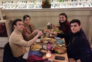 Афины ночью: пешеходная экскурсия для небольшой группы | Ужин включен