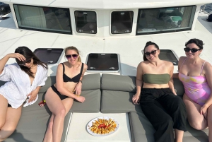 Athens: Catamaran Cruise with Light Lunch and Wine