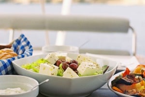 Athens: Catamaran Sailing Cruise with Meal and Drinks