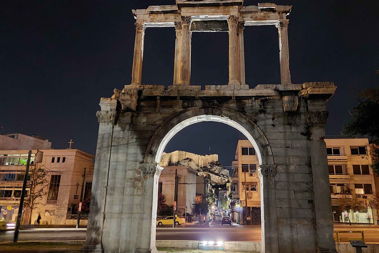 Athens: City Highlights Nighttime Walking Tour in Spanish