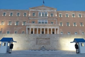 Atenas: Recorrido nocturno a pie por lo más destacado de la ciudad en español