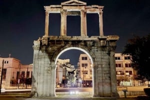 Atenas: Recorrido nocturno a pie por lo más destacado de la ciudad en español
