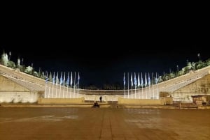 Atenas: Recorrido nocturno a pie por lo más destacado de la ciudad en español