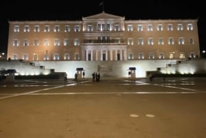 Atenas: Recorrido nocturno a pie por lo más destacado de la ciudad en español