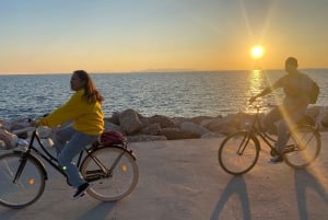 Passeio de bicicleta pela costa de Atenas e aventura de natação