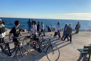 Avventura in bicicletta e nuoto sulla costa di Atene