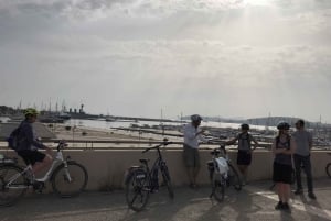 Athens: Coastline E-Bike Tour with Lunch by the Sea