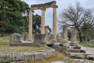 アテネ：コリントス運河と古代オリンピアのプライベートツアー