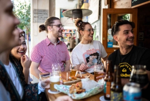 Atenas: Cerveja artesanal e comida de rua: tour guiado a pé