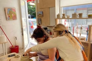 Athene: maak een keramische beker in een pottenbakkerij