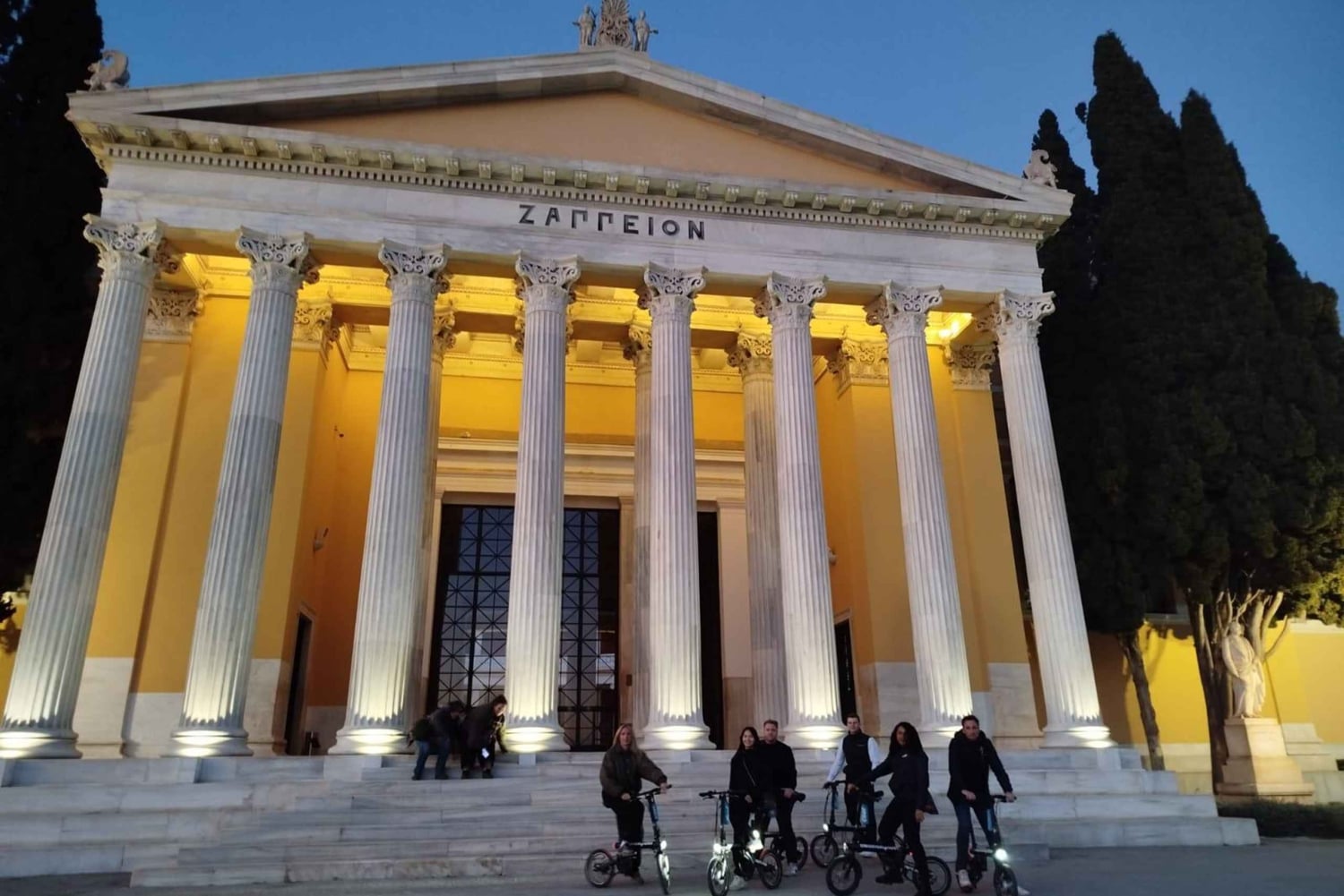 Athen: Oplev byen på en aftentur på elcykel