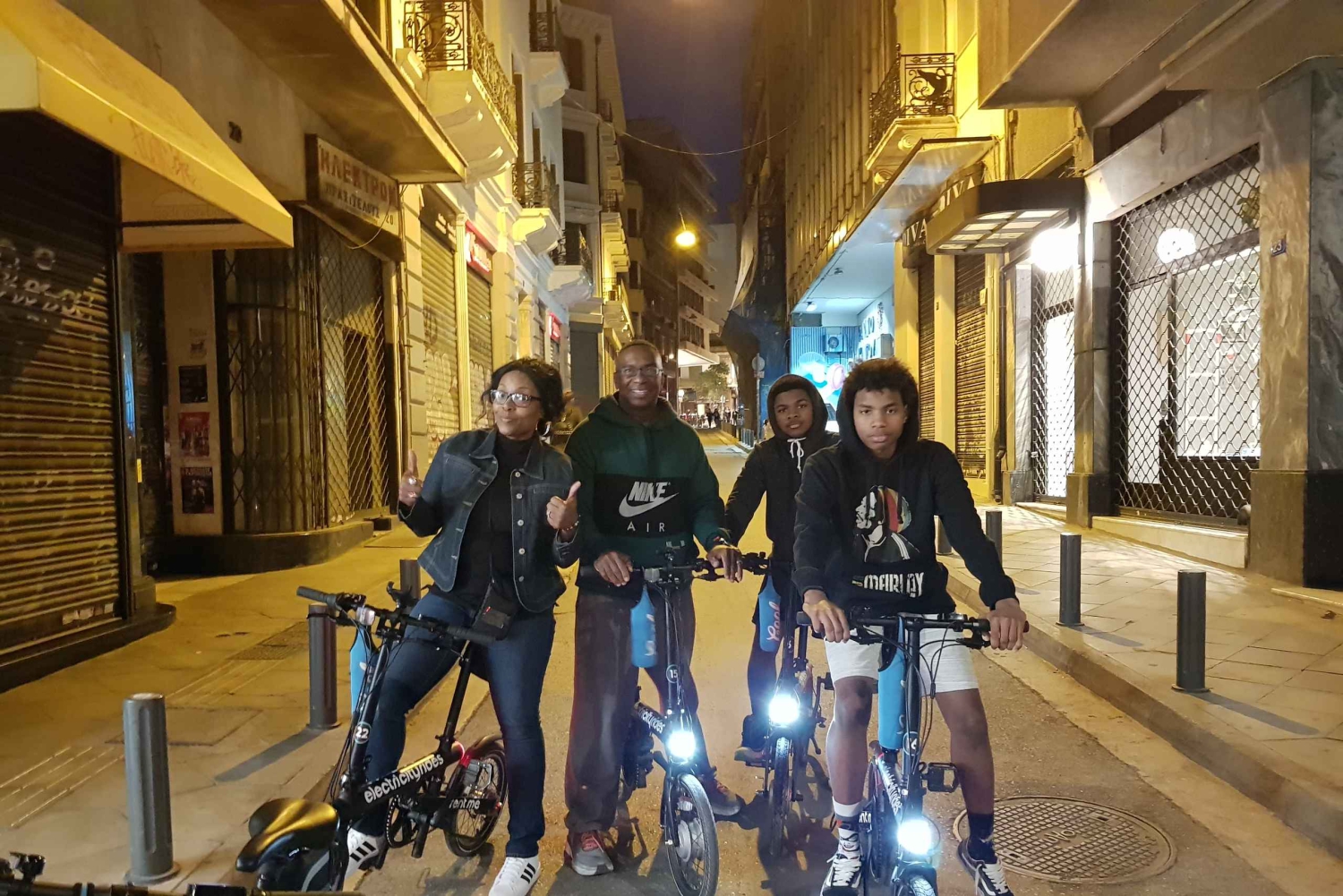 Athen: Oplev byen på en aftentur på elcykel