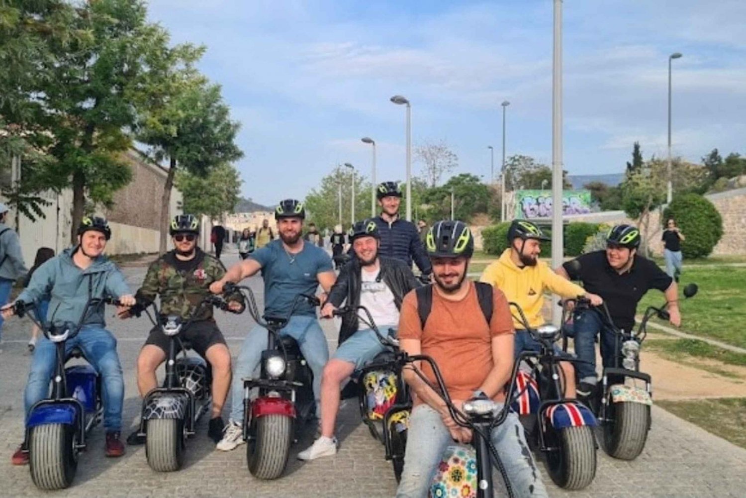 Atene: Tour guidato della città in scooter o in bici elettrica con i punti salienti della città