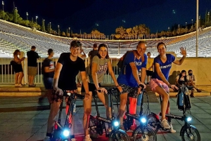 Atenas: Tour nocturno en bicicleta eléctrica