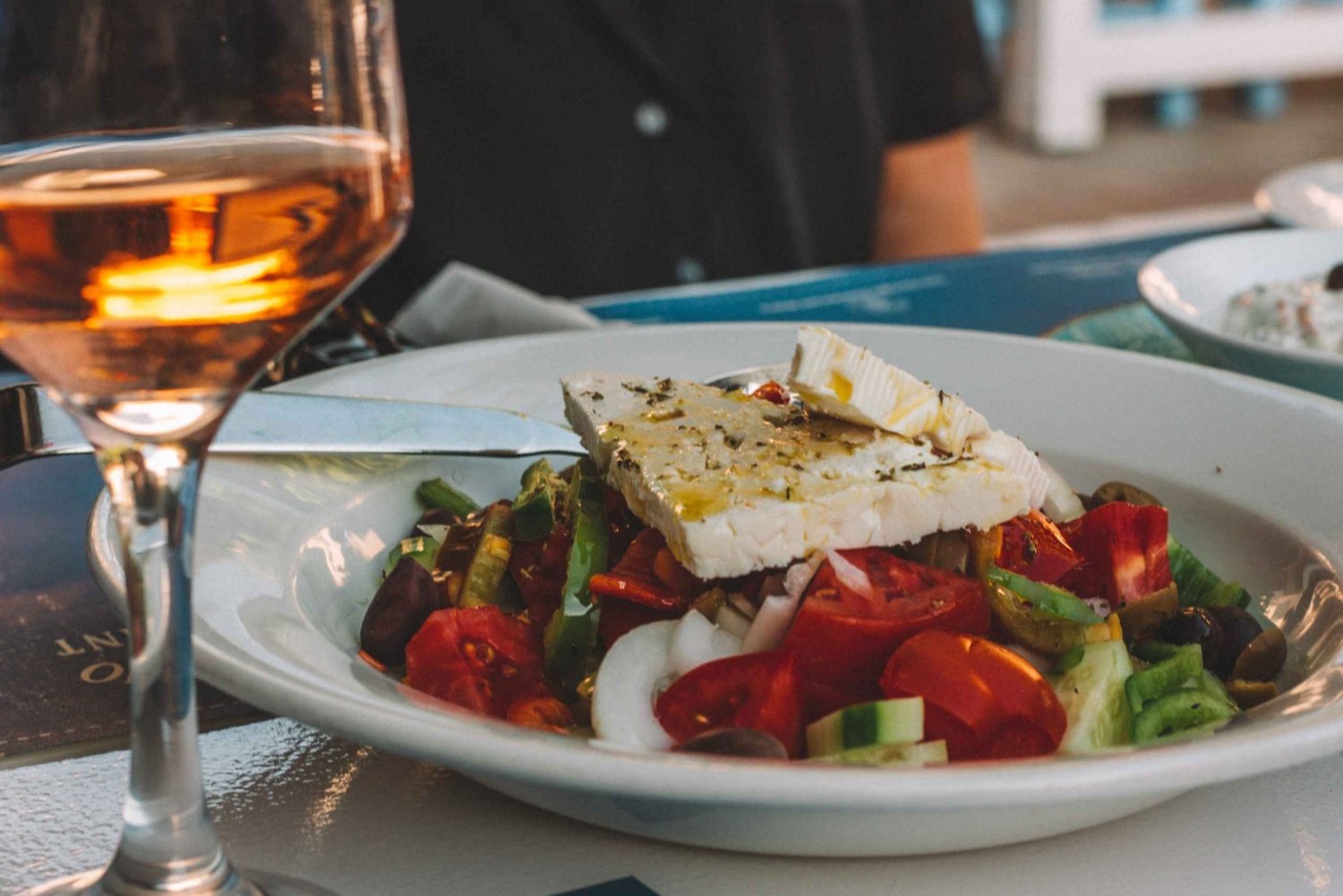 Athènes : Visite guidée à pied de Plaka en soirée et dîner