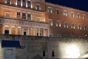 Atene: Tour guidato a piedi di sera con Plaka e cena