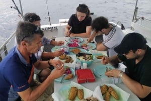 Atenas: experiência de viagem de pesca em um barco com refeição de frutos do mar